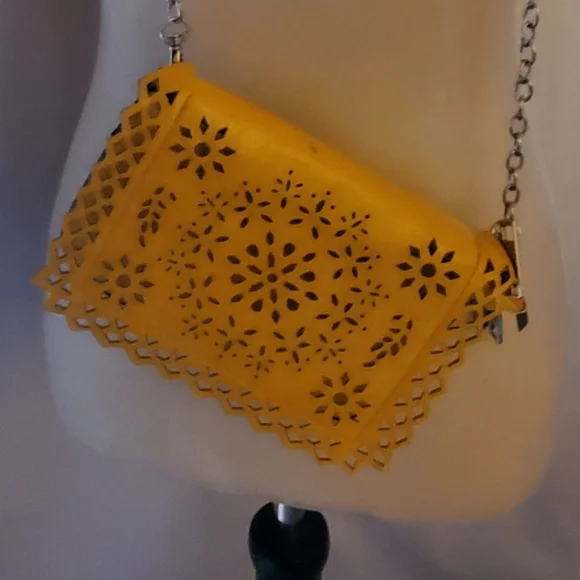 Yellow mandela style Long chain purse - Picture 6 of 6